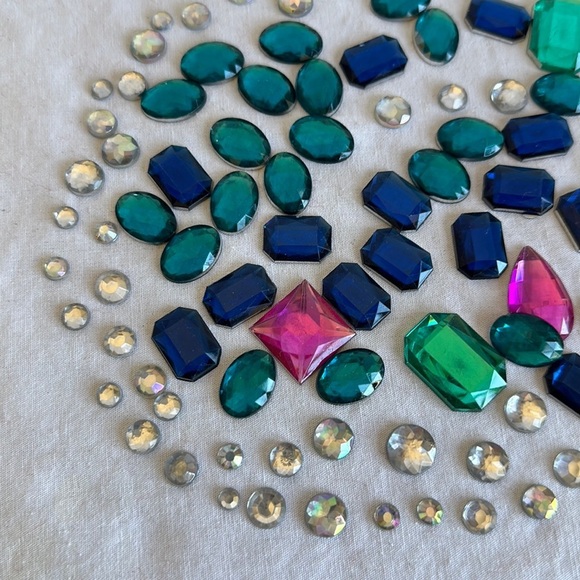 100-piece lot of faceted acrylic flat back gems for crafts - Picture 4 of 4